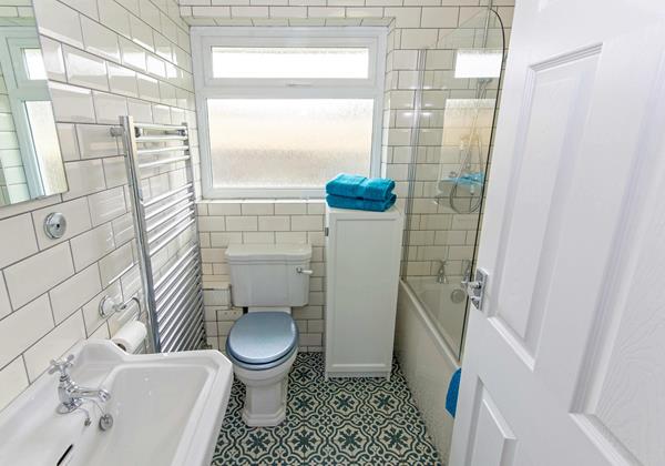 Sandbanks family bath and shower room