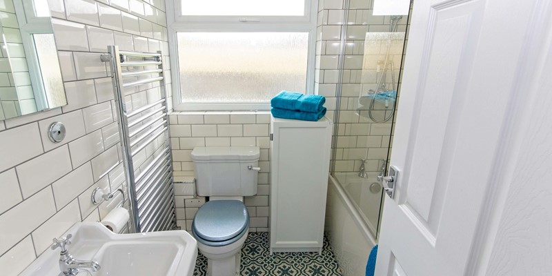 Sandbanks family bath and shower room