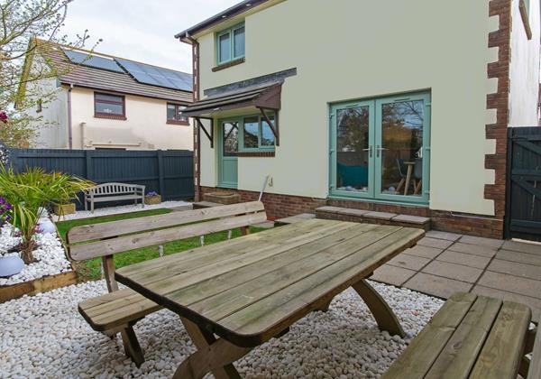 Rear enclosed garden terrace
