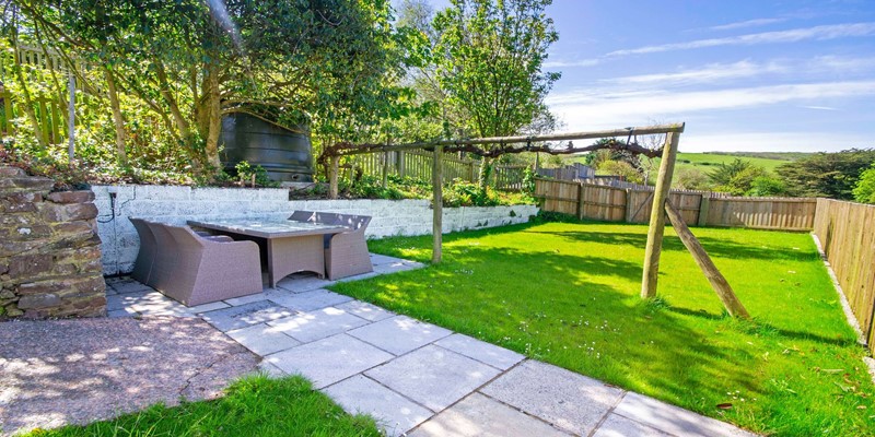 Spacious Garden Terrace