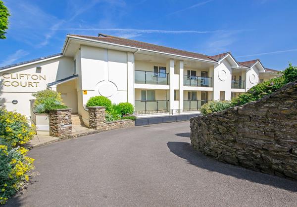 Beautiful Location at Putsborough - Clifton Court Complex