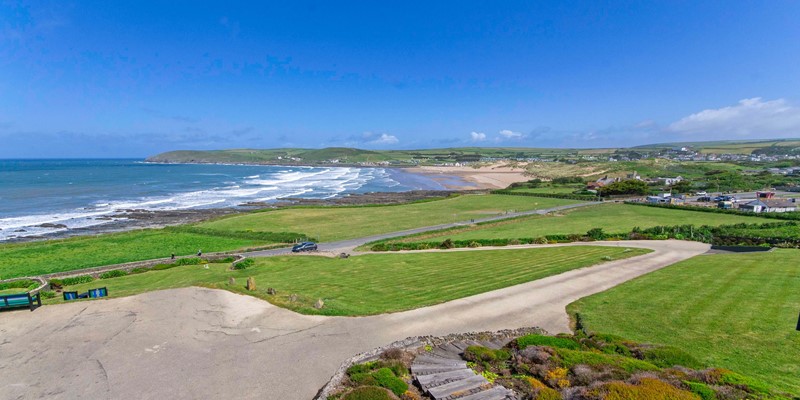 Driveway for unloading - Parking at the bottom of the drive