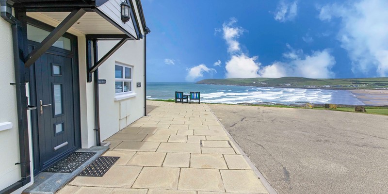 Beach Breeze entrance to Annex