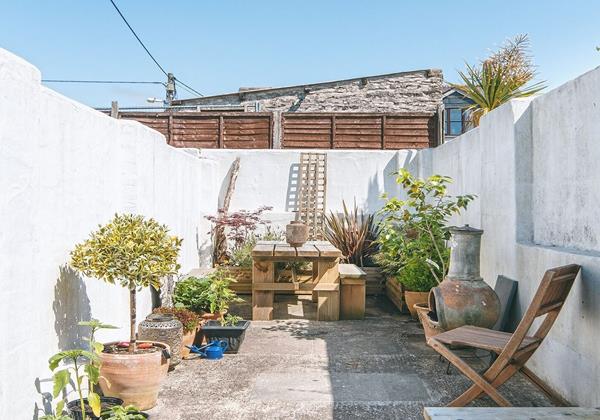 Courtyard sun trap garden