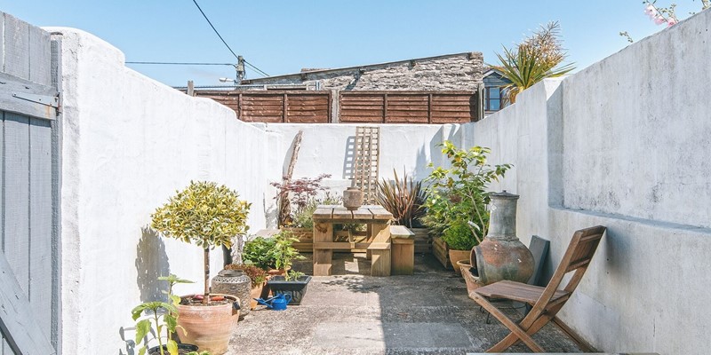 Courtyard sun trap garden