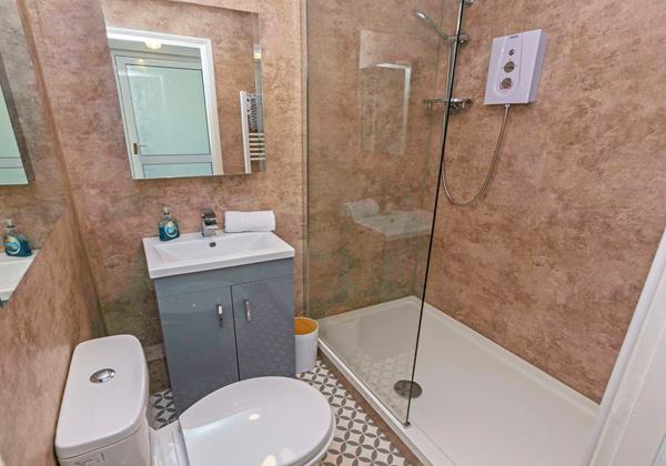 Modern shower suite