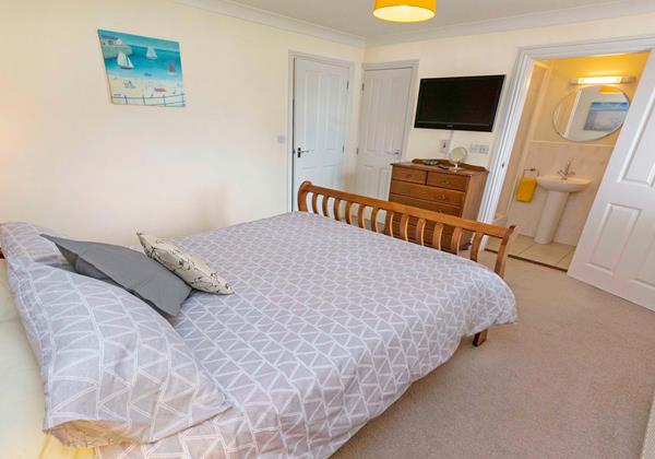 Oyster Cottage Master Bedroom with Ensuite