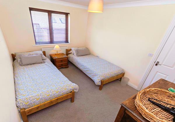 Twin bedroom Oyster Cottage Braunton