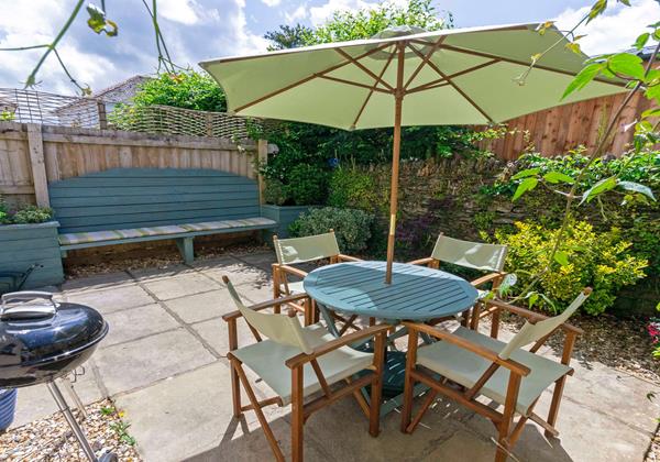 Courtyard garden with BBQ