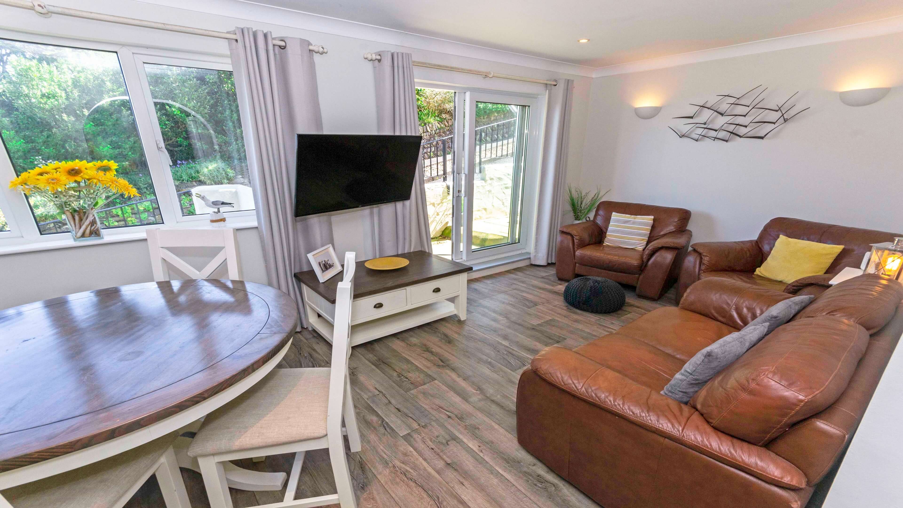 Lounge and dining area