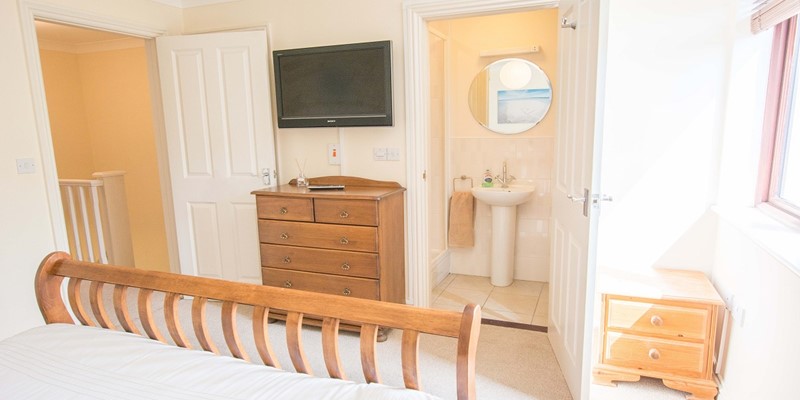 Oyster Cottage Master Bedroom with Ensuite