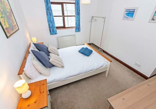 Double bedroom overlooking rear