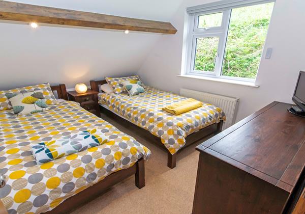 Upstairs twin bedroom idea for children & teenagers on Holiday in Croyde