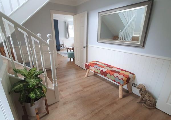 Spacious entrance hall