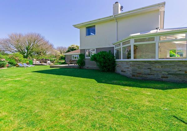 Large secluded lawned garden at Ladywell Croyde