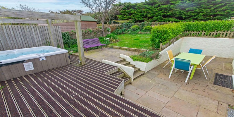 Hot tub Decking BBQ decking area Croyde Devon
