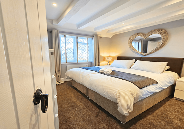 Bedroom with ensuite