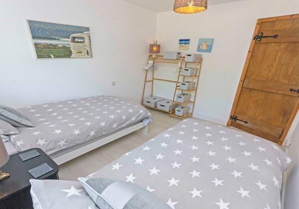 Twin bedroom