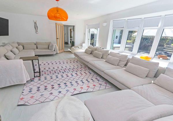 Lounge great for entertaining