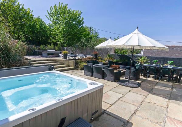Relax and soak in the Hot Tub at the end of a Beach day in Croyde North Devon