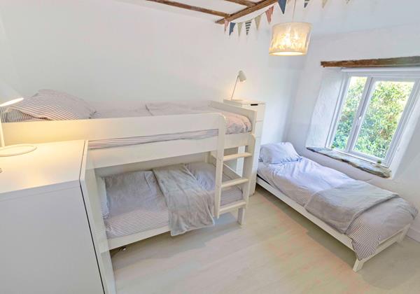 bunk bed room