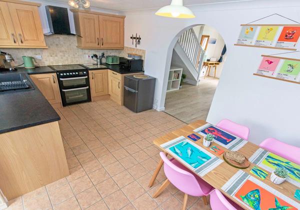 Bright kitchen diner