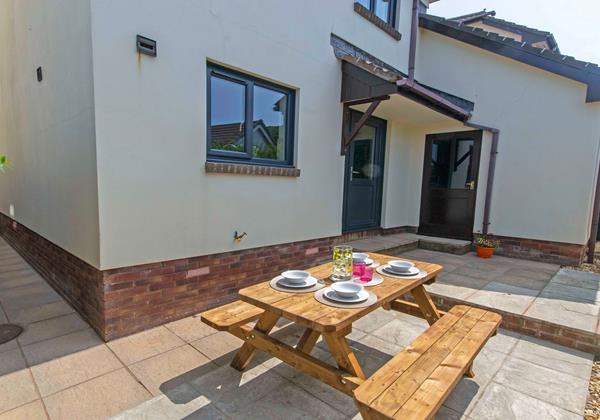 Rear enclosed courtyard