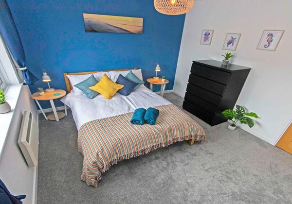 Spacious double bedroom