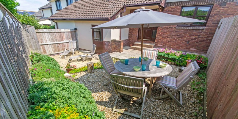 Rear enclosed courtyard garden