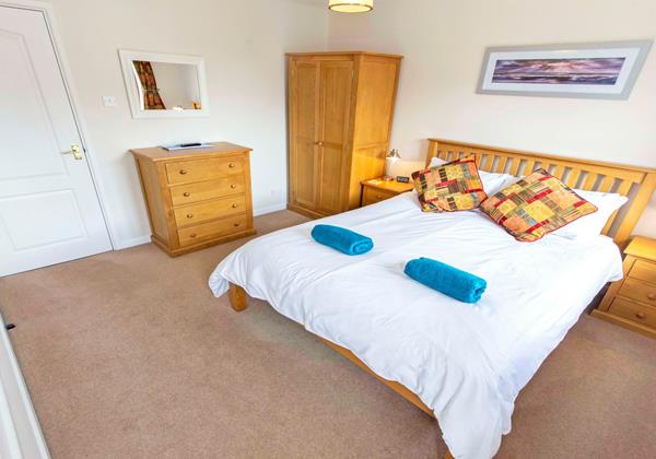 Master Bedroom Kingsize and LCD TV