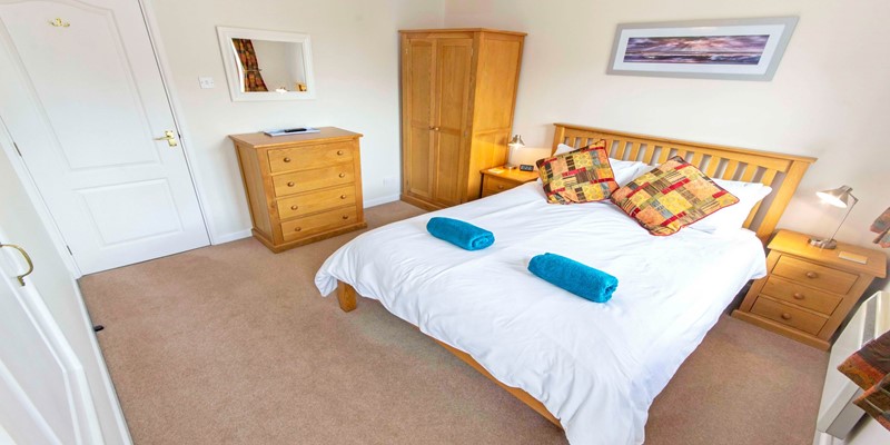 Master Bedroom Kingsize and LCD TV