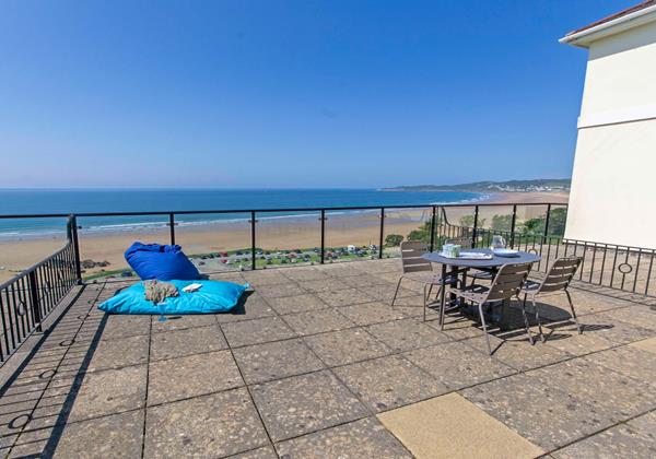 Walking distance to the beach