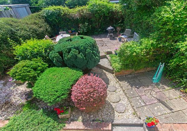 Well presented fully enclosed garden