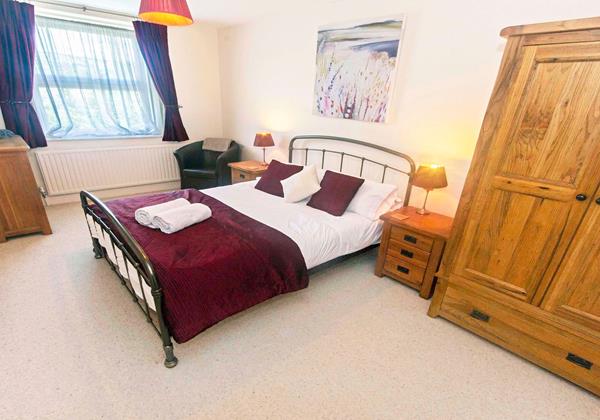 Master Bedroom kingsize