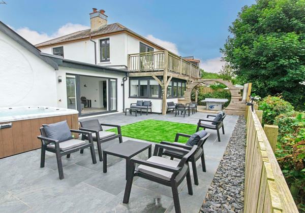 Hot tub and decking area