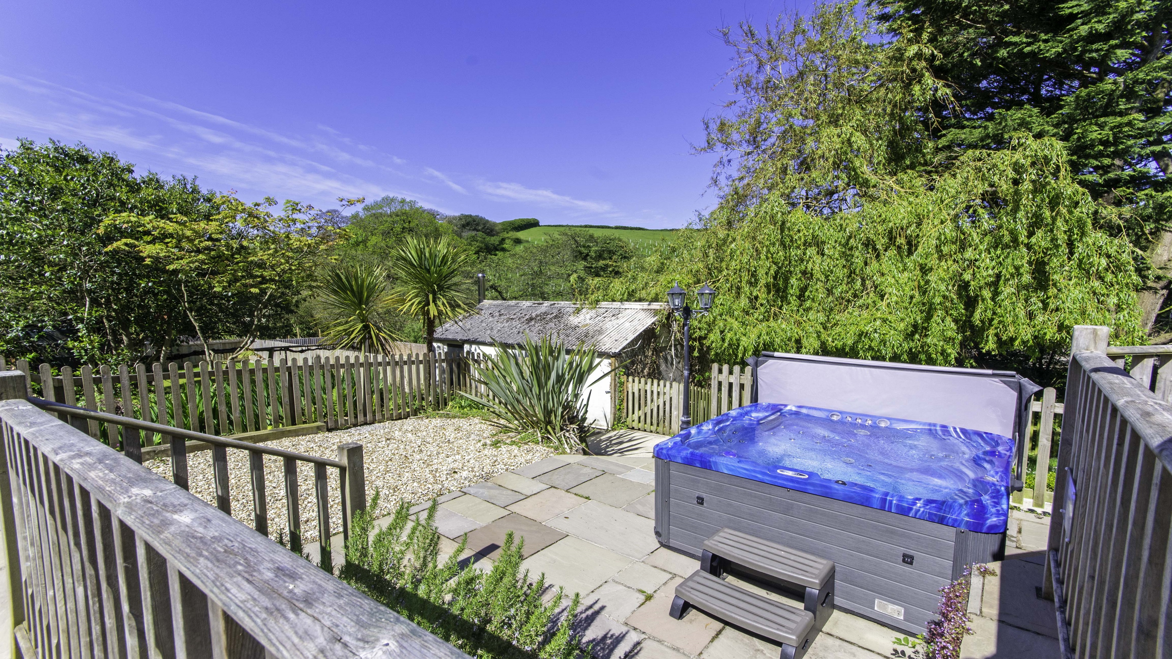 Countrysideviewsfromthehottub