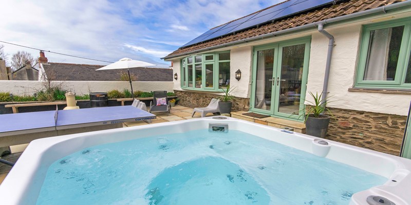 Relax and soak in the Hot Tub at the end of a Beach day in Croyde North Devon