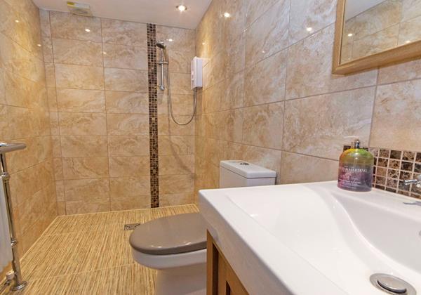 wet room fully tiled shower room