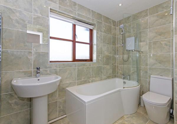 Rockpool Family Bathroom with Shower and Bath