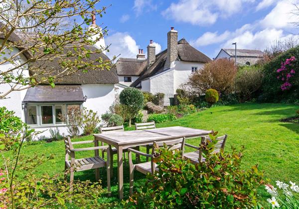 Quaint thatched cottage in Georgeham Devon