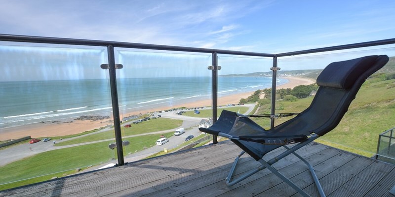 Relaxed balcony seating