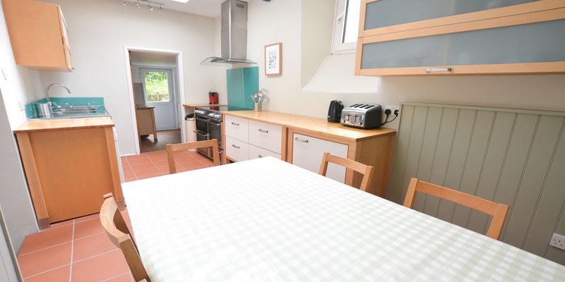 Dining for up to 9 at Berry cottage