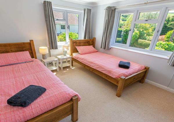 Twin bed for teenagers, children or seniors
