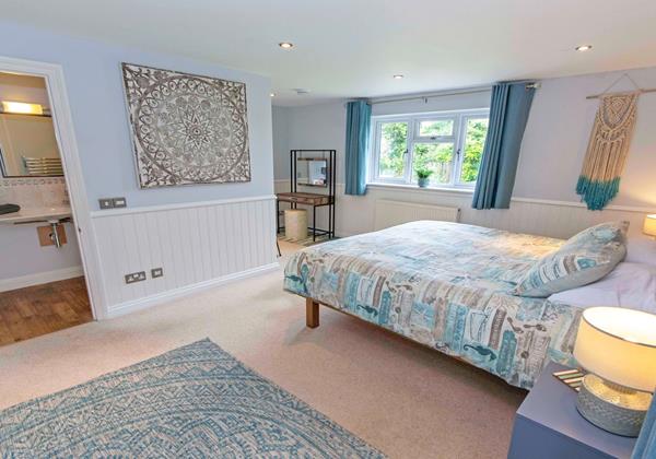 Downstairs superking or twin en suite